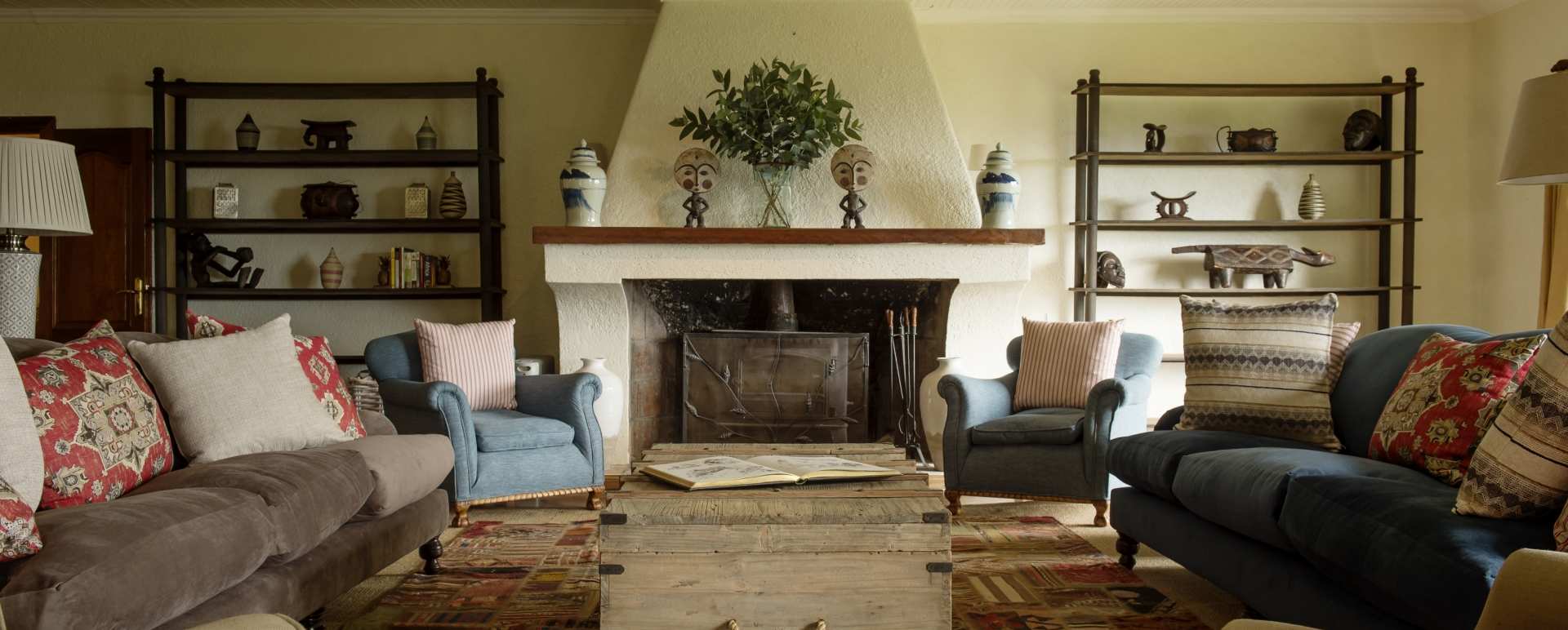 Main Lounge - Sabyinyo Silverback Lodge