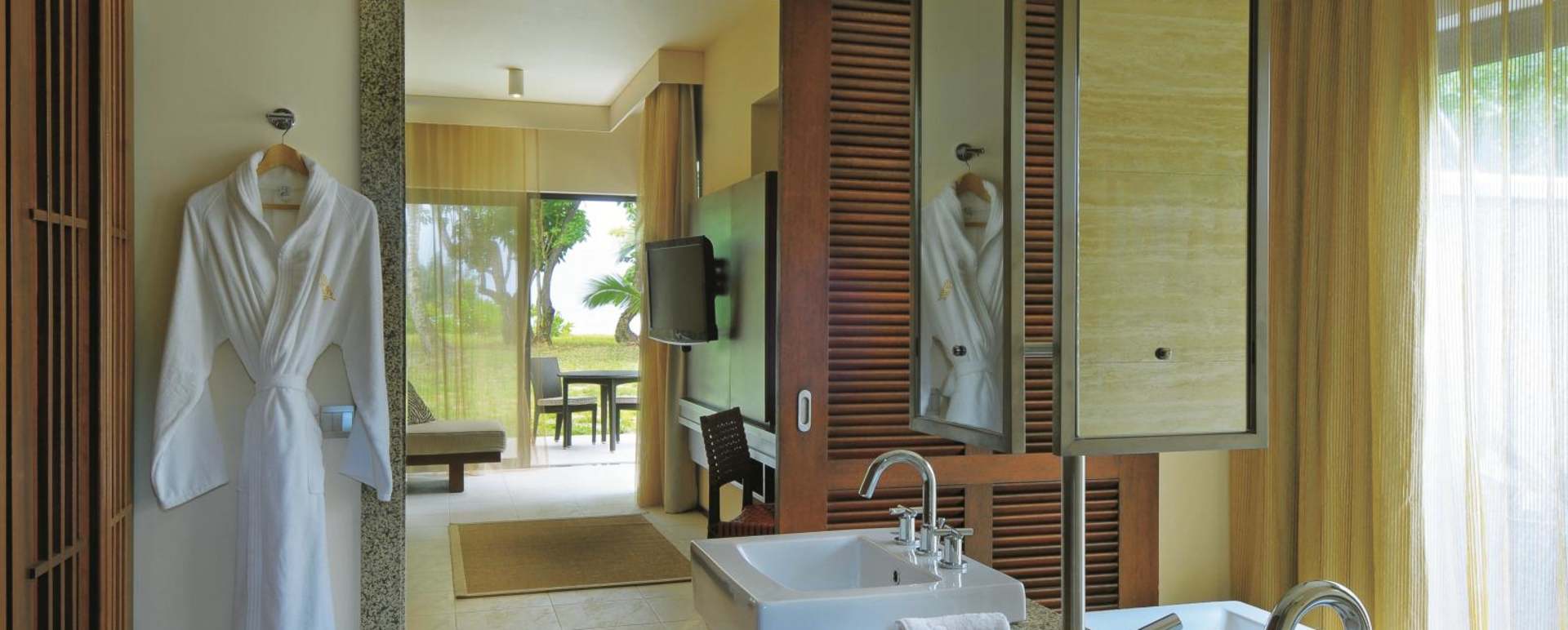 Junior Suite bathroom - Constance Ephelia Resort