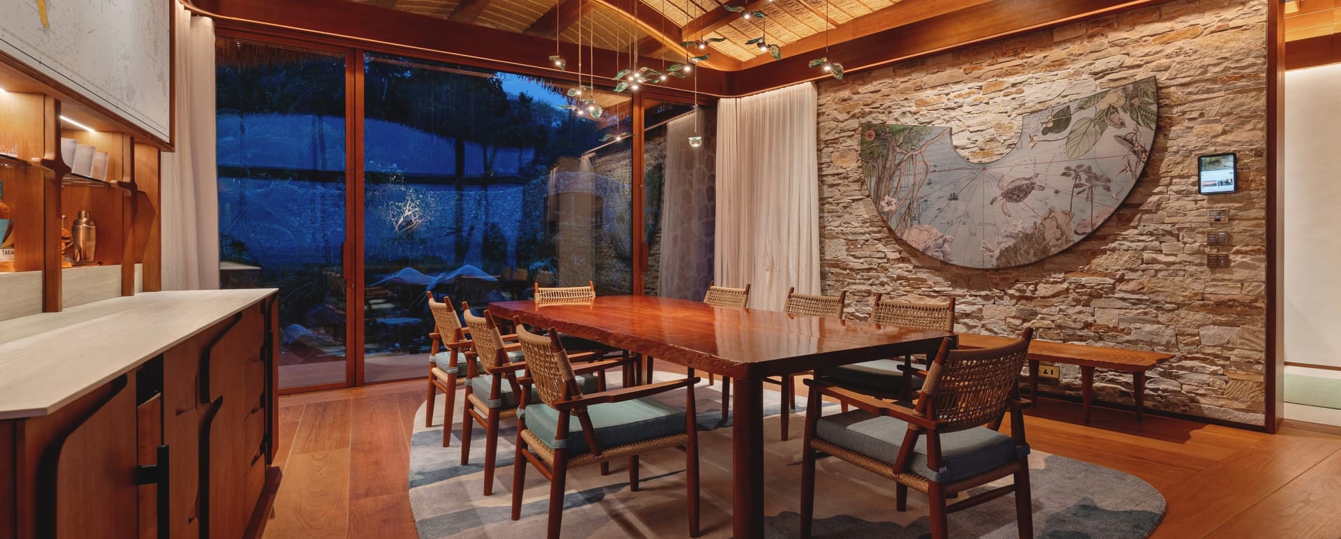 Fregate Island - Dinning table 