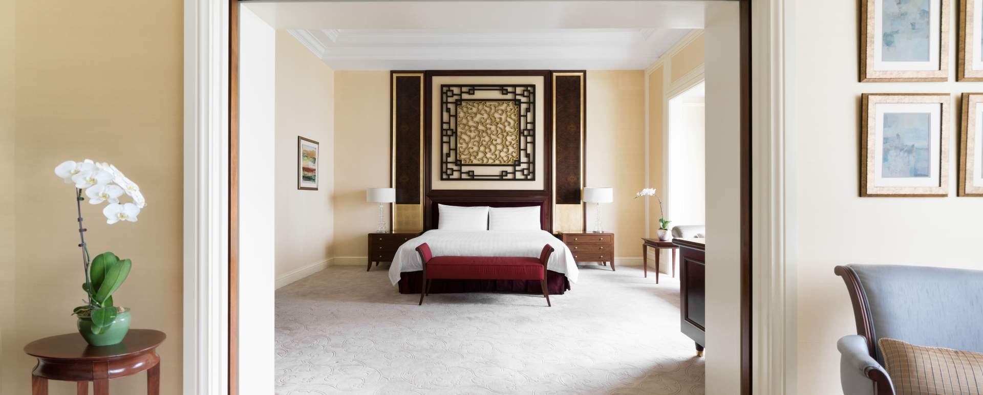 Suite Bedroom - Shangri-La Singapore 