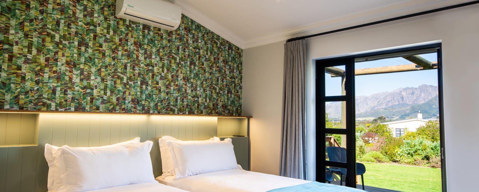 Twin room 