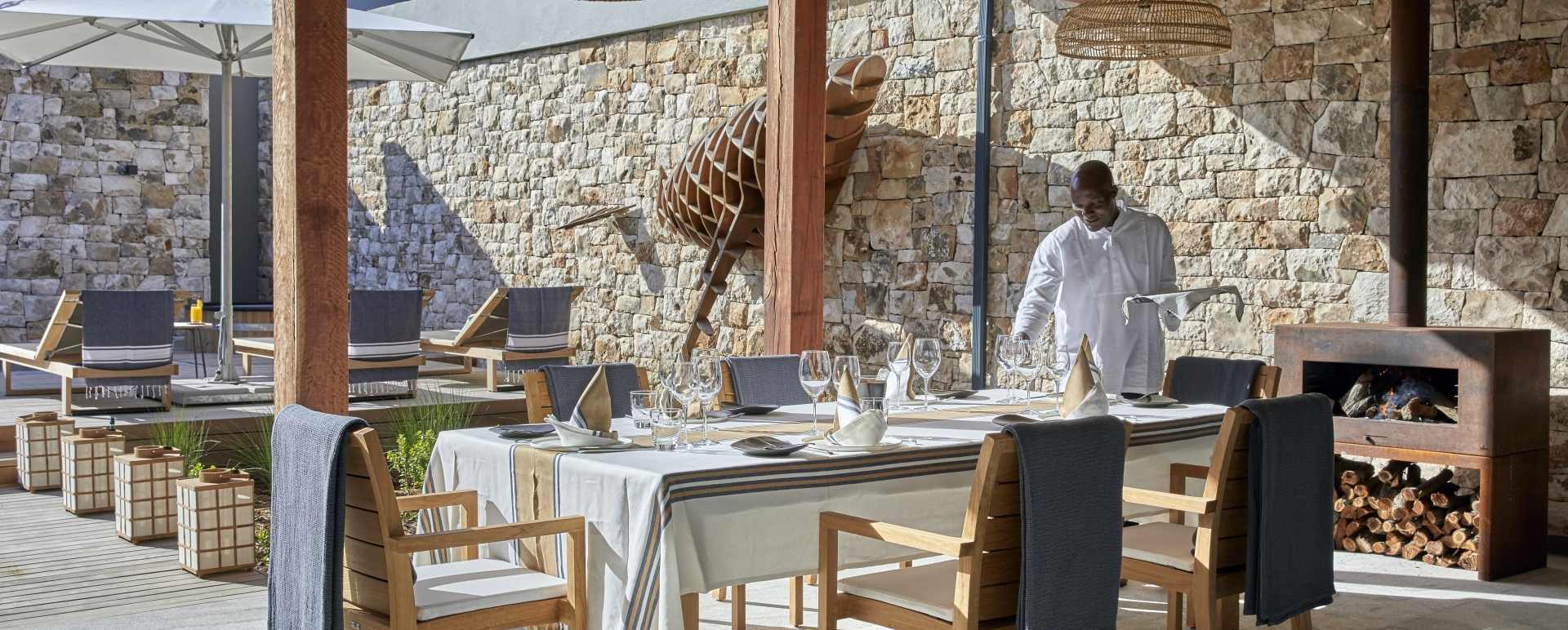 Courtyard lunch 