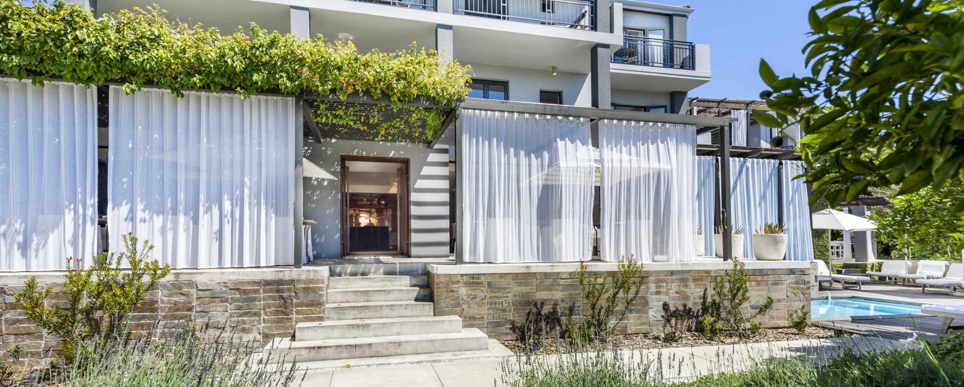 Kensington Place Exterior 