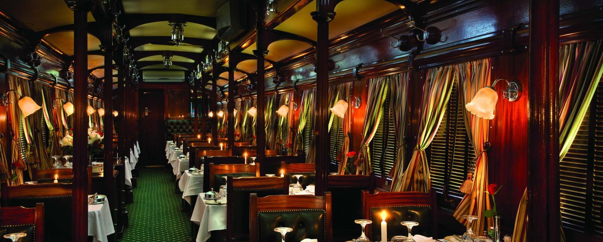 Dining car aboard the Rovos Rail 