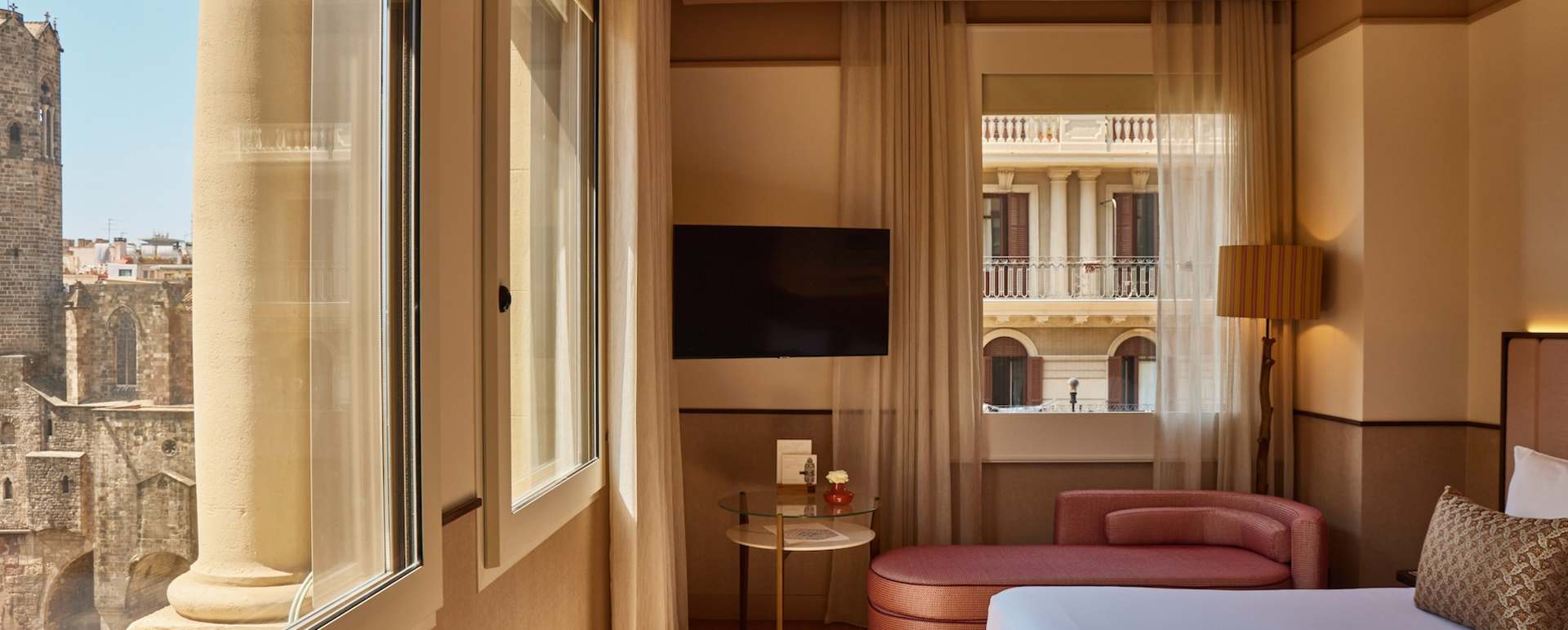 Deluxe Corner Room 