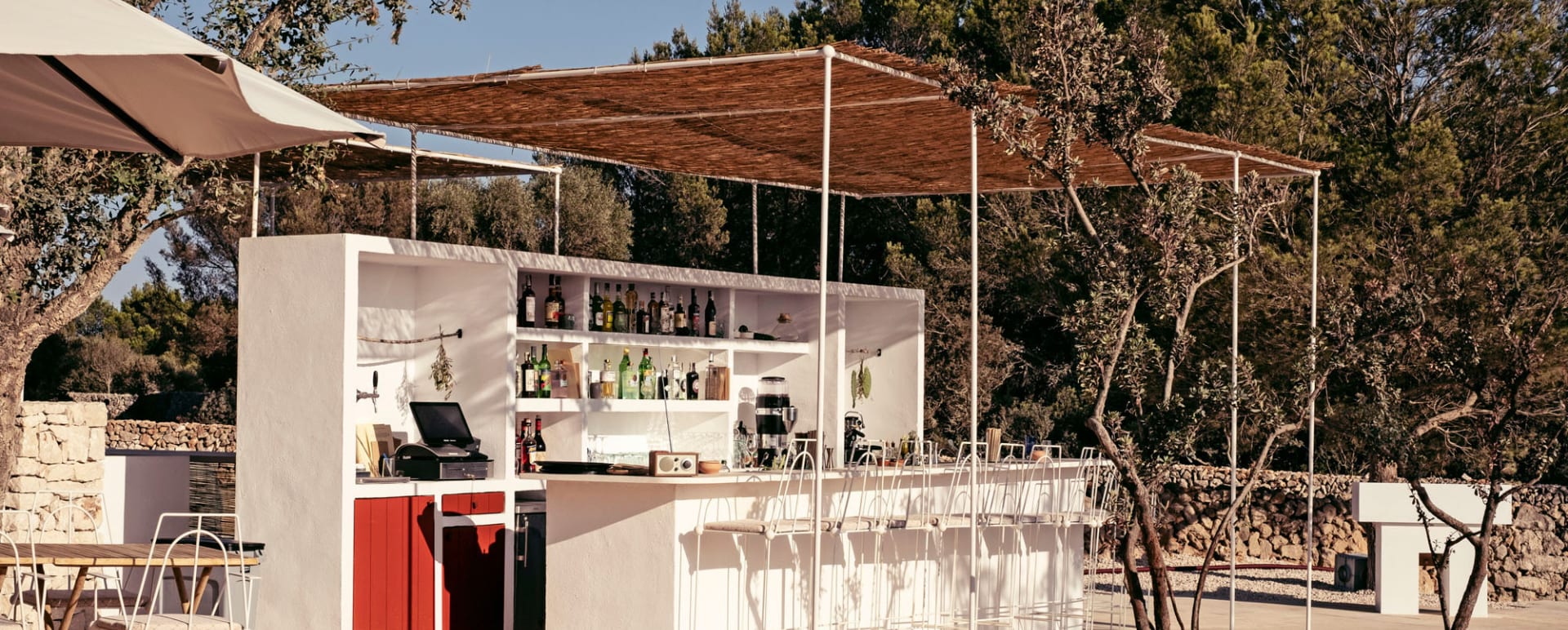 outside bar  
