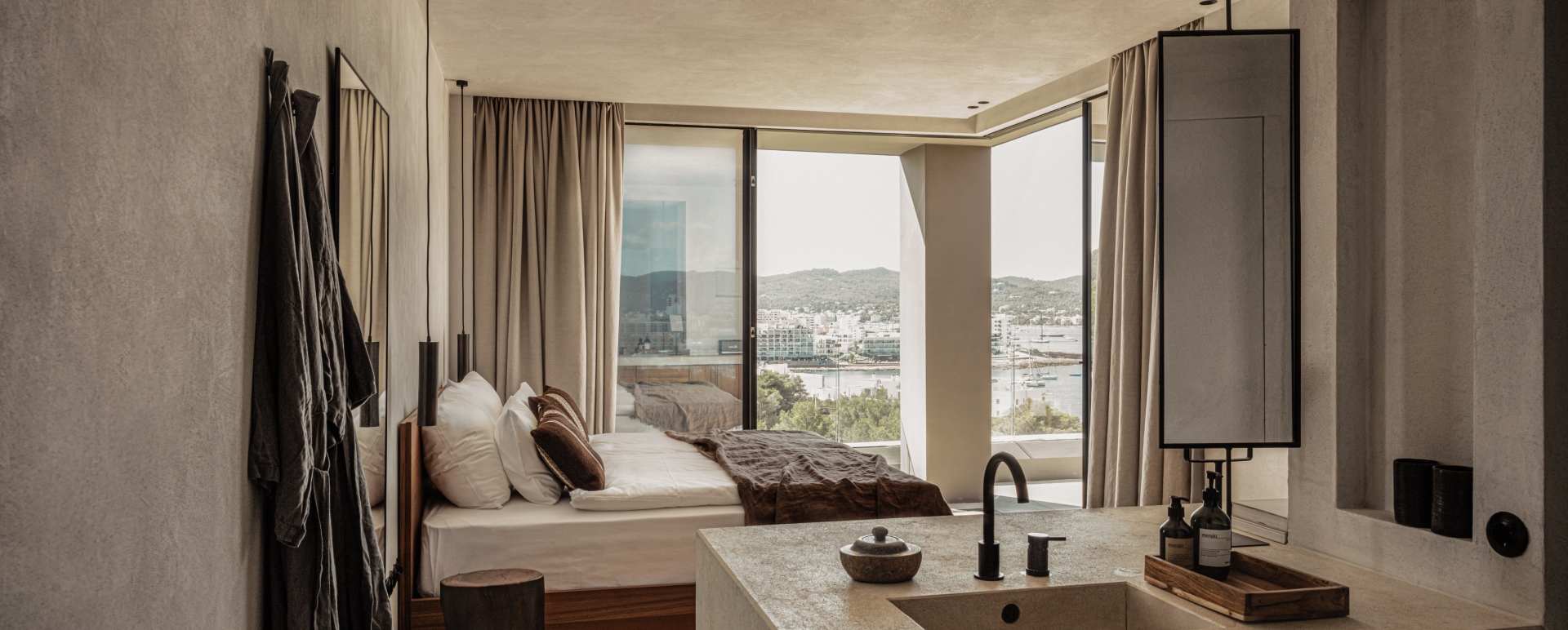 Penthouse Room 