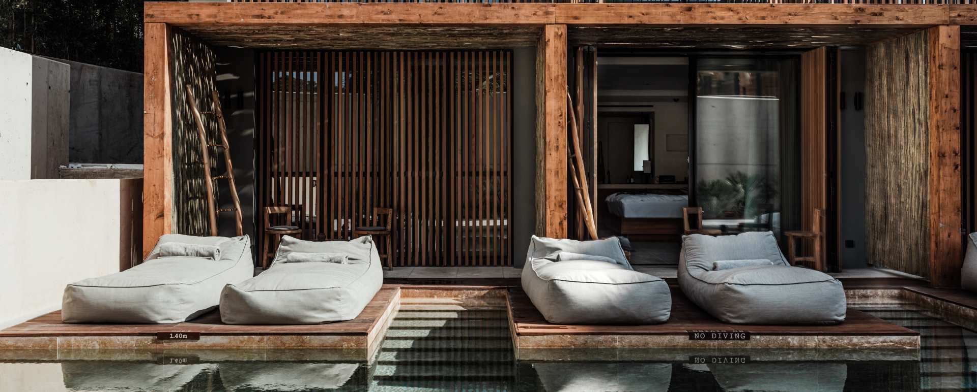 Swim Up Rooms 