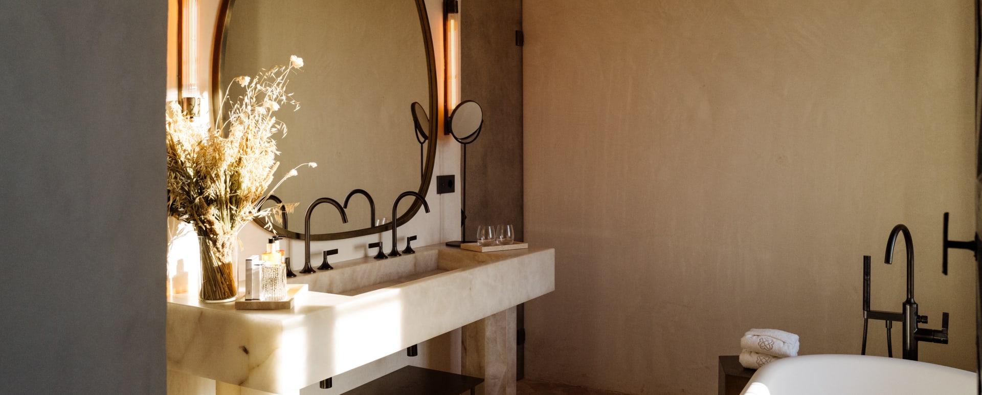 Deluxe Classic Bathroom 