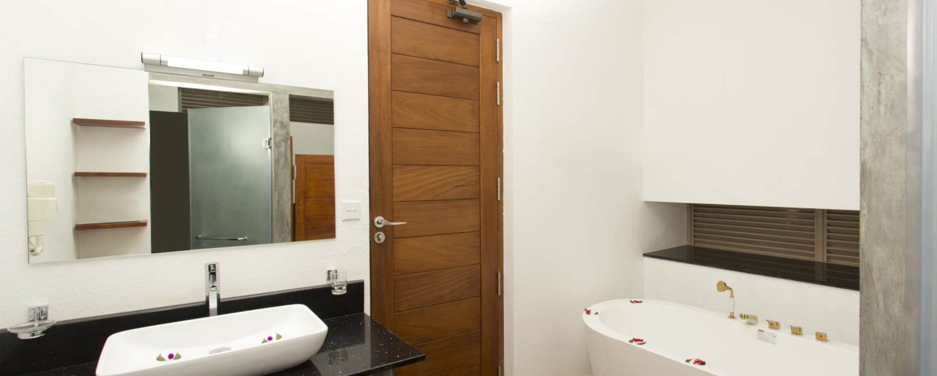 Deluxe Bathroom - Aliya Resort & Spa