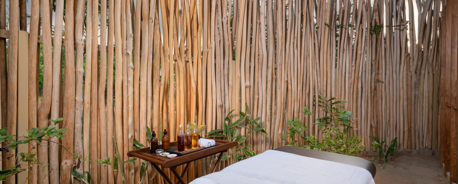 Out door massage - Taru Villas Villu 