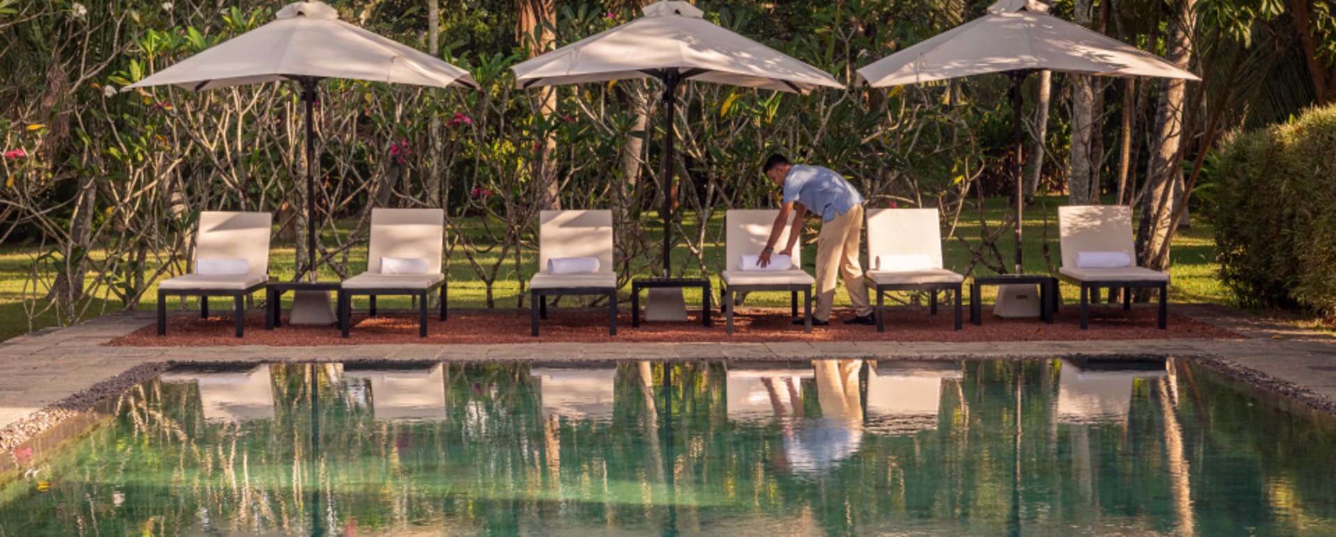 Poolside - Uga Riva 
