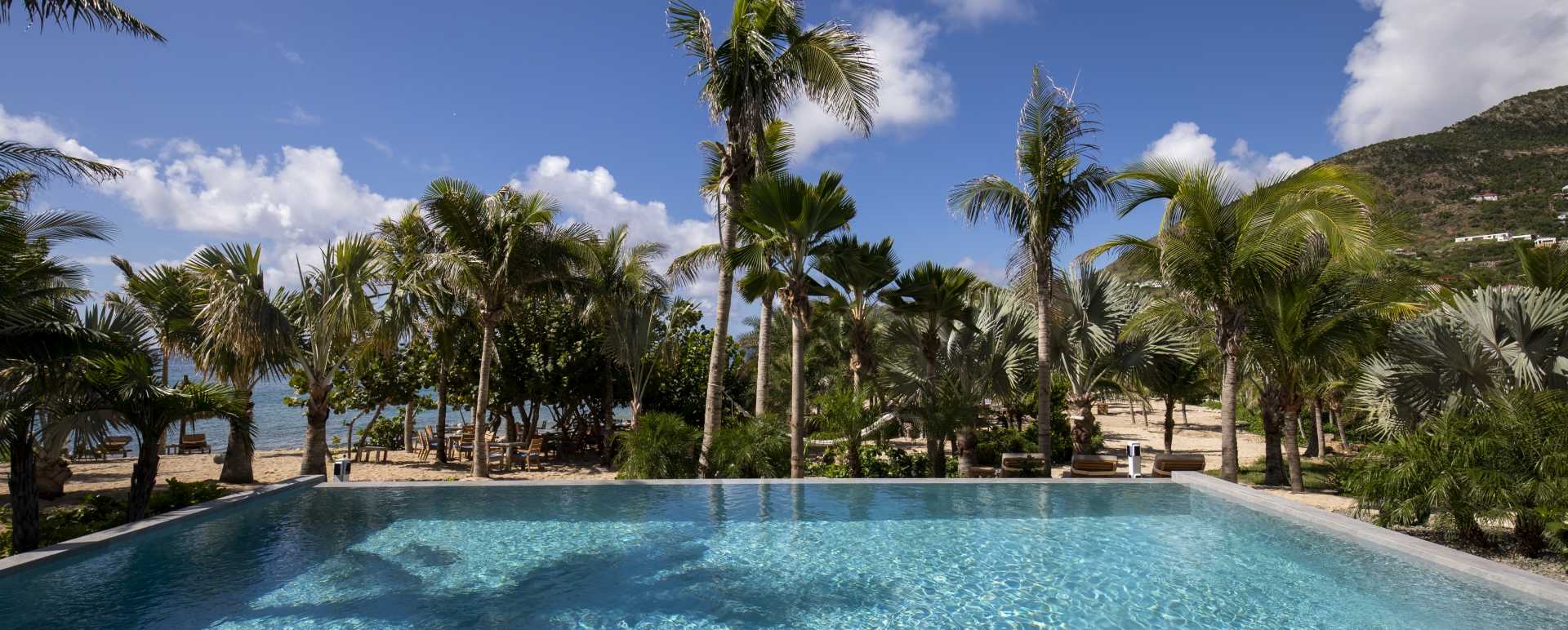Beach club pool
