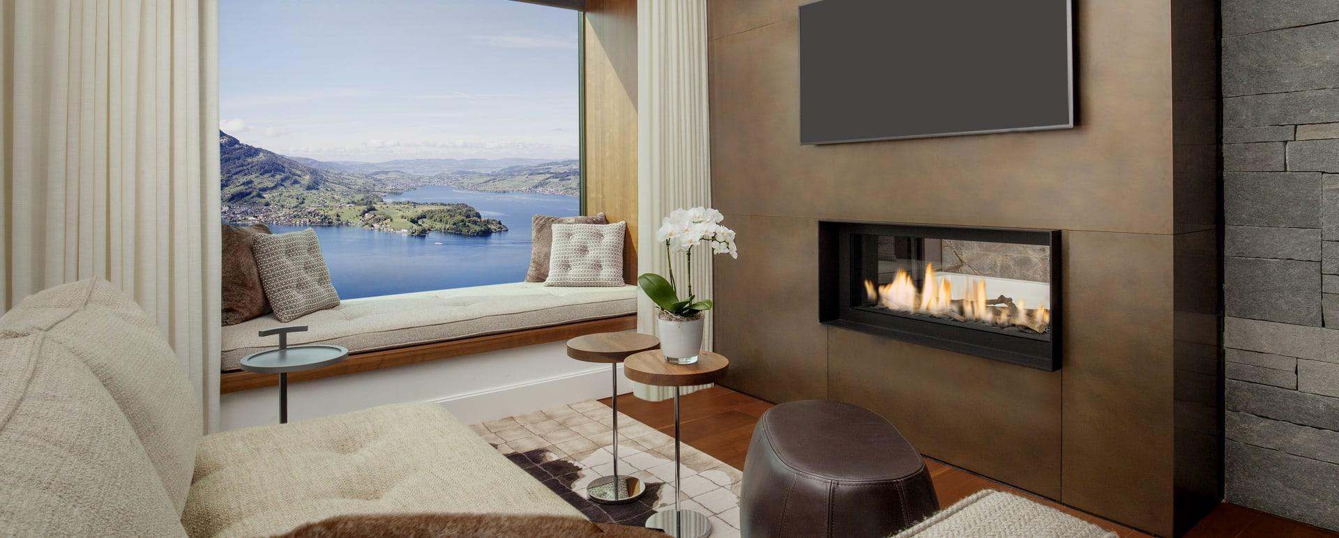Contempory Lake View 