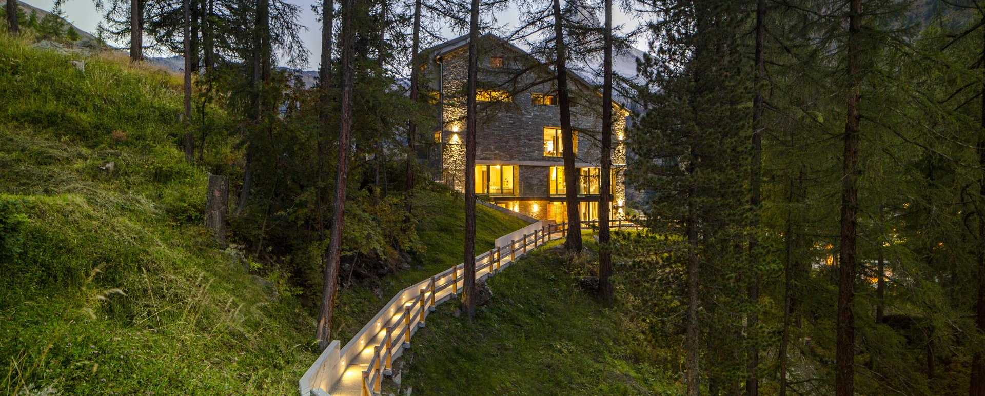 Owner's Lodge Exterior - Cervo Mountain Resort Summer