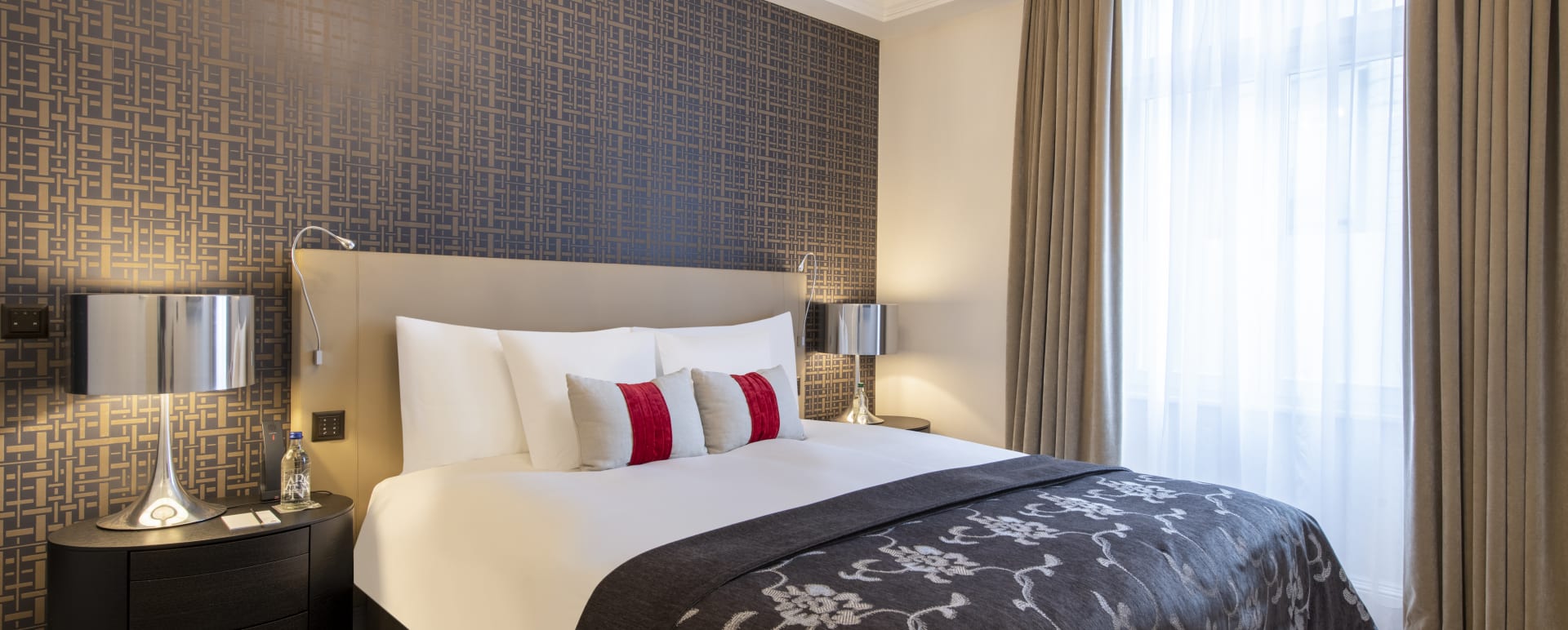 Junior Suite Bedroom 
