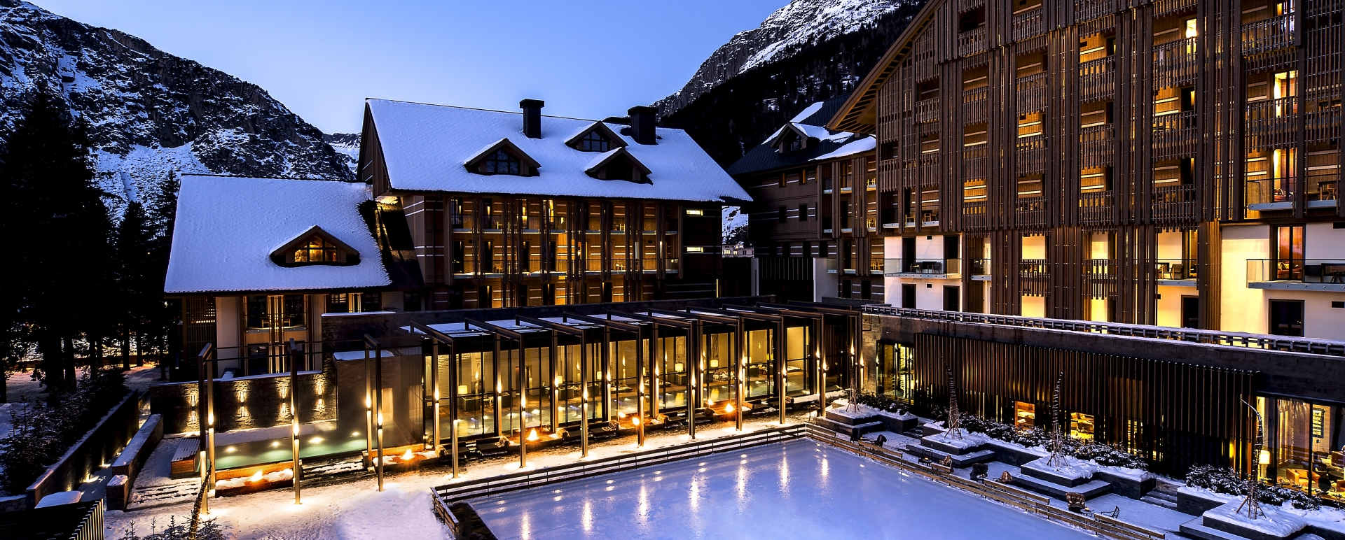 Courtyard with ice rink - The Chedi Andermatt
