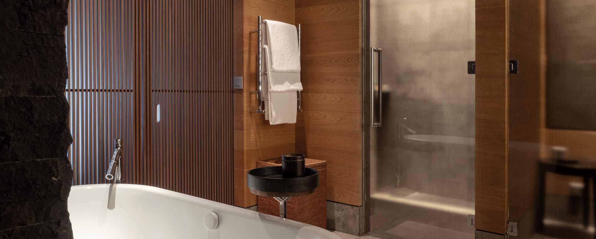 Deluxe Bathroom 