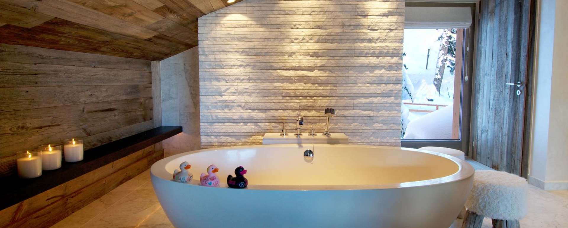 Master suite bathroom - The Lodge Verbier