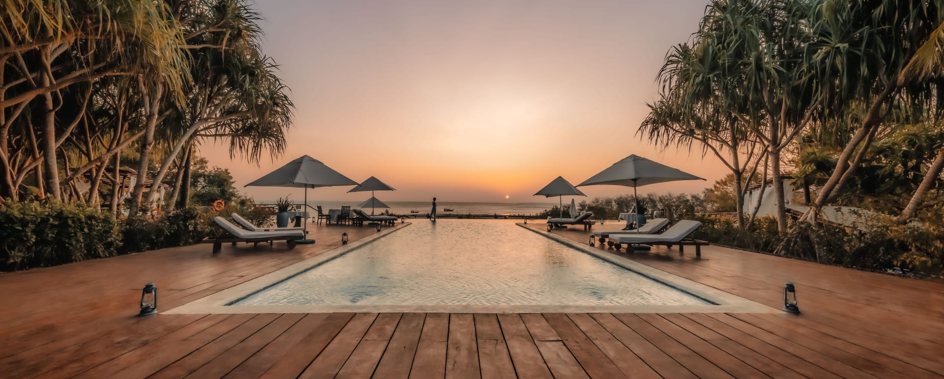 Pool sunset 