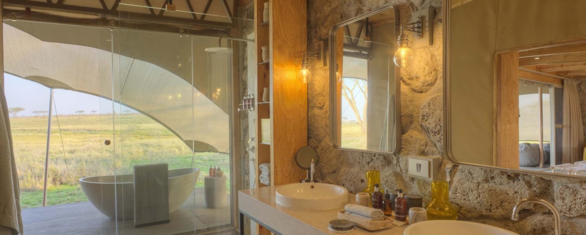 Bathrooms at Namiri Plains 