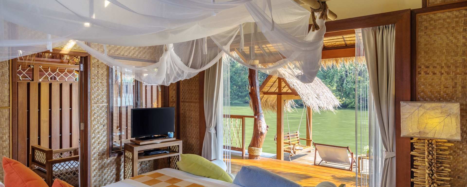 Villa & Deck - Floathouse Kanchanaburi