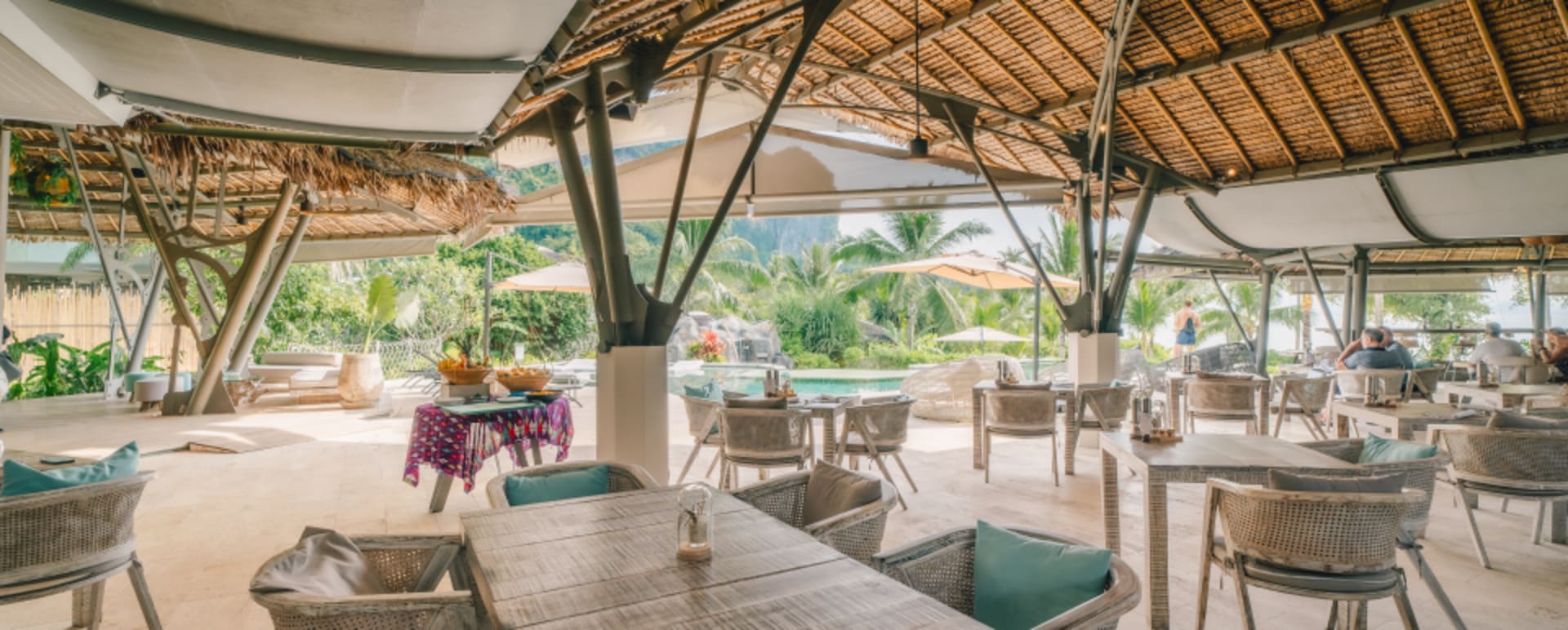 Roots Restaurant002 