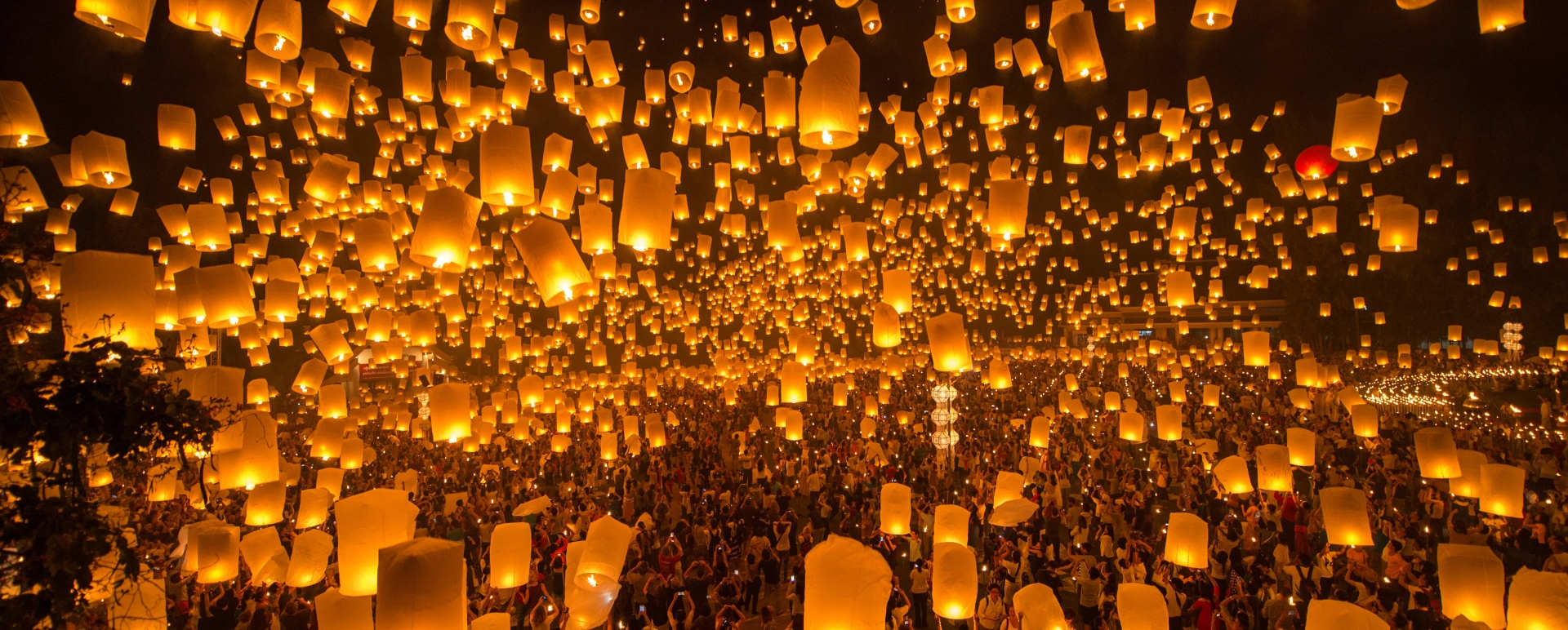 Floating Lanterns in Chiang Mai - Highlights of Thailand
