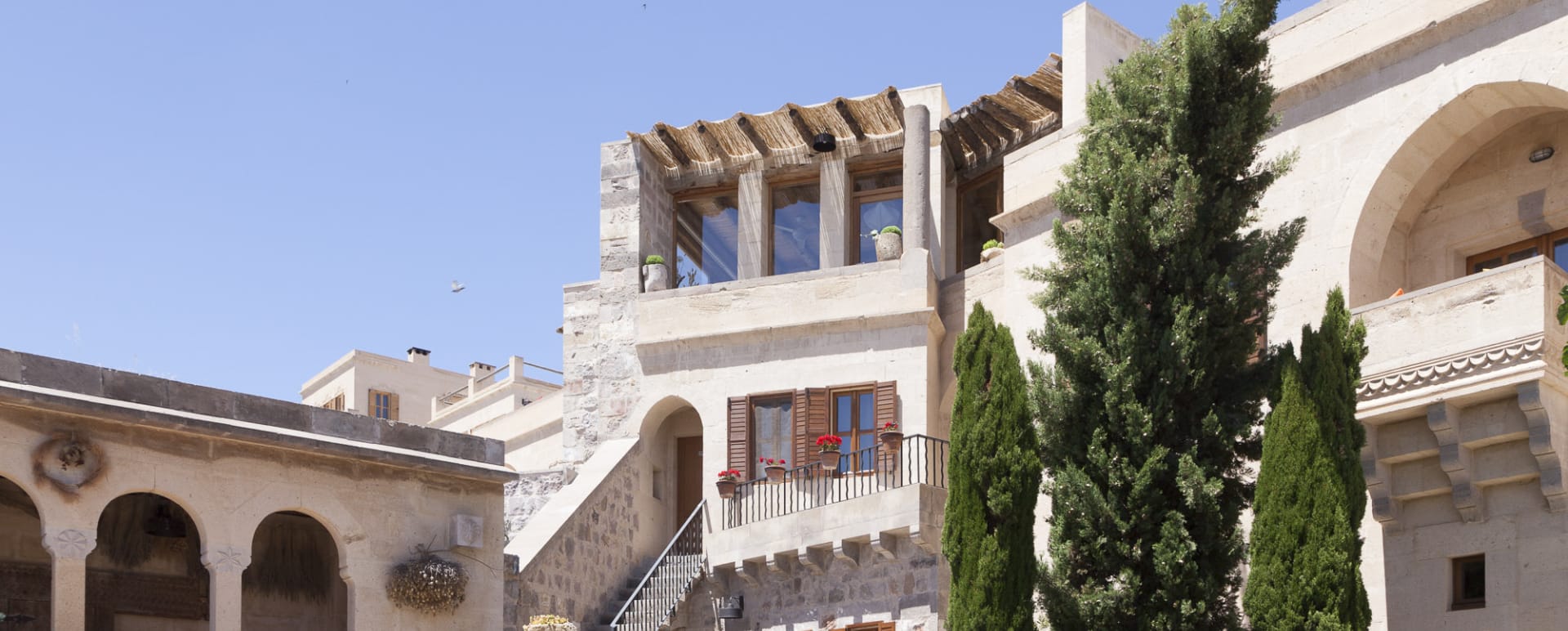 General View of the mansion 
