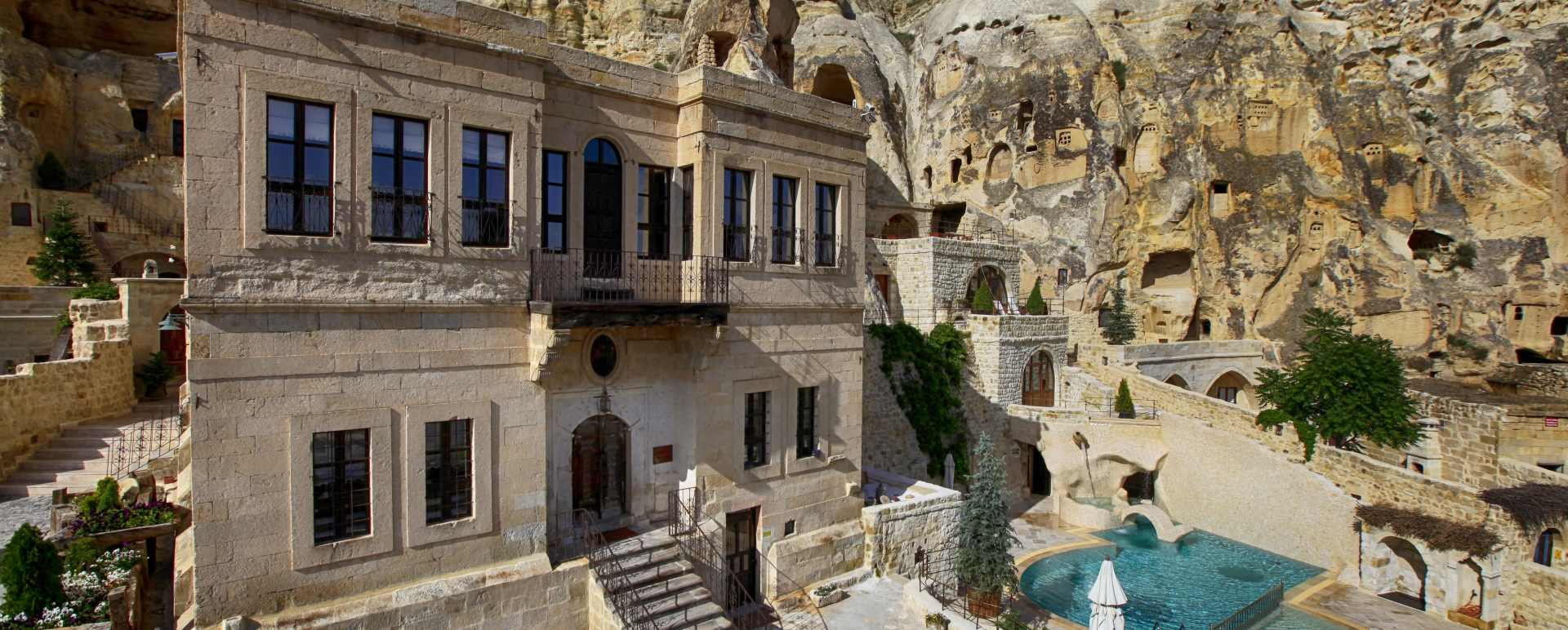 Hotel and swimming pool - Yunak Evleri 