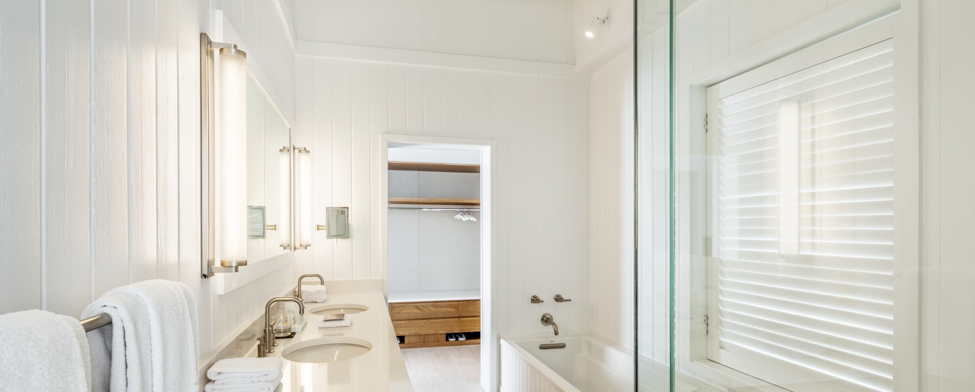 Como Suite - Master Bathroom 