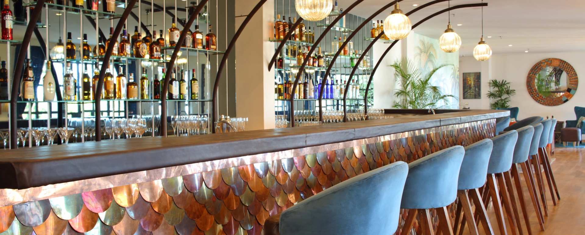 Latitude 0 bar 