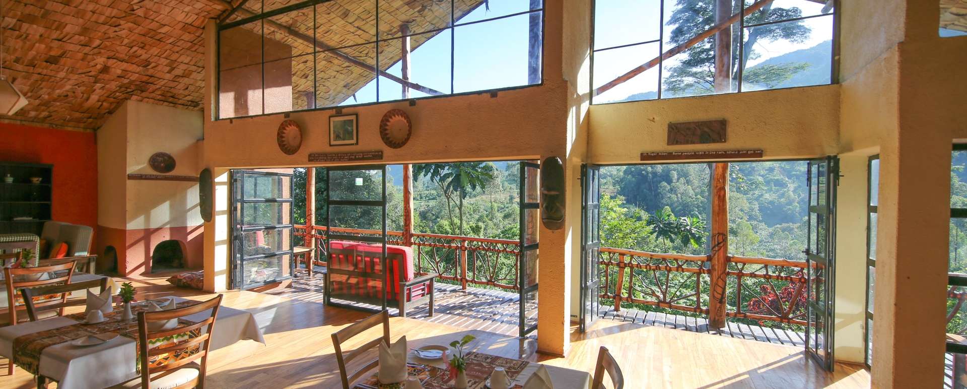 Restaurant and lounge - Mahogany Springs Safari Lodge