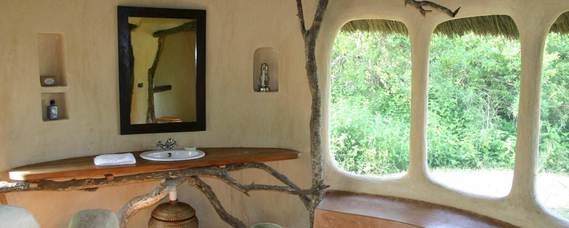 A bathroom - Mihingo Lodge