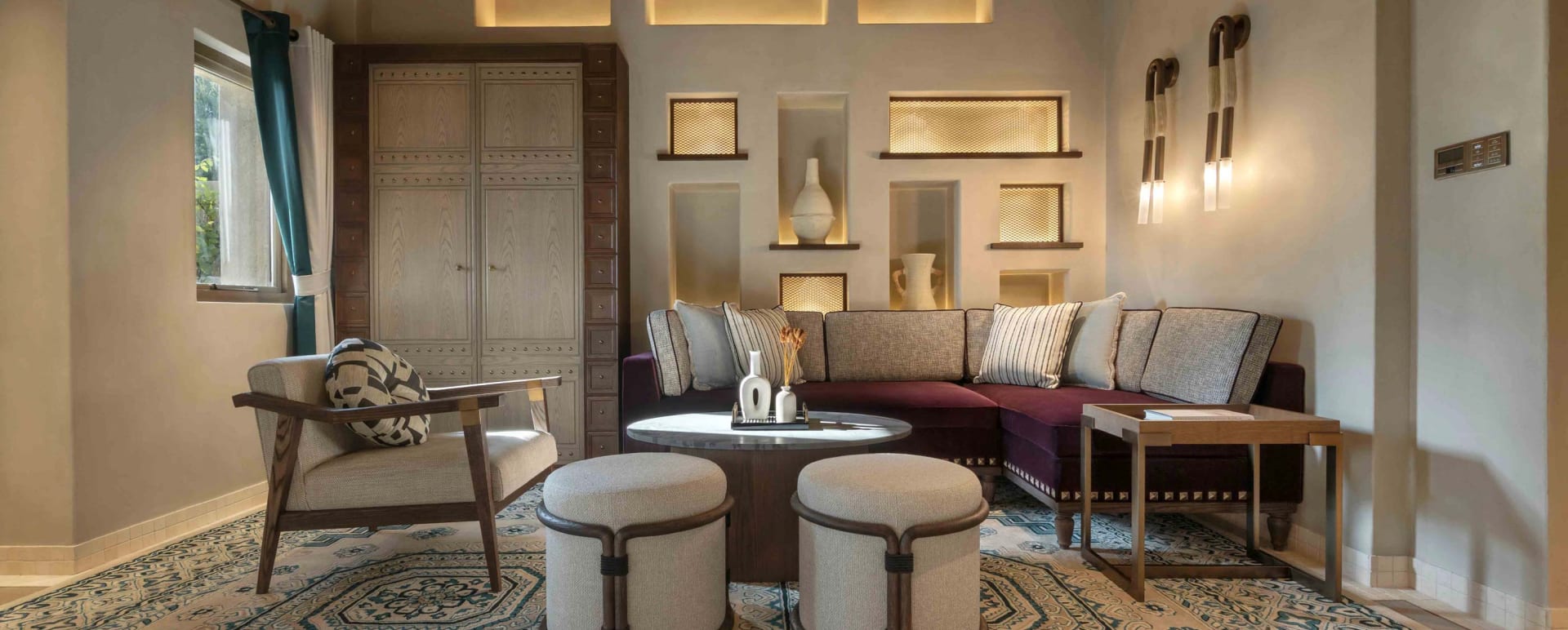 Deluxe Suite Lounge 