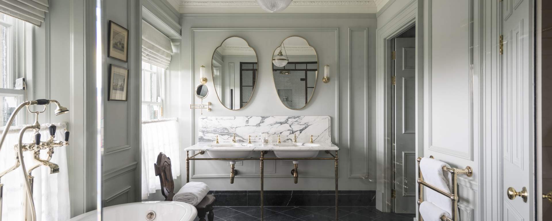 Suite bathroom 