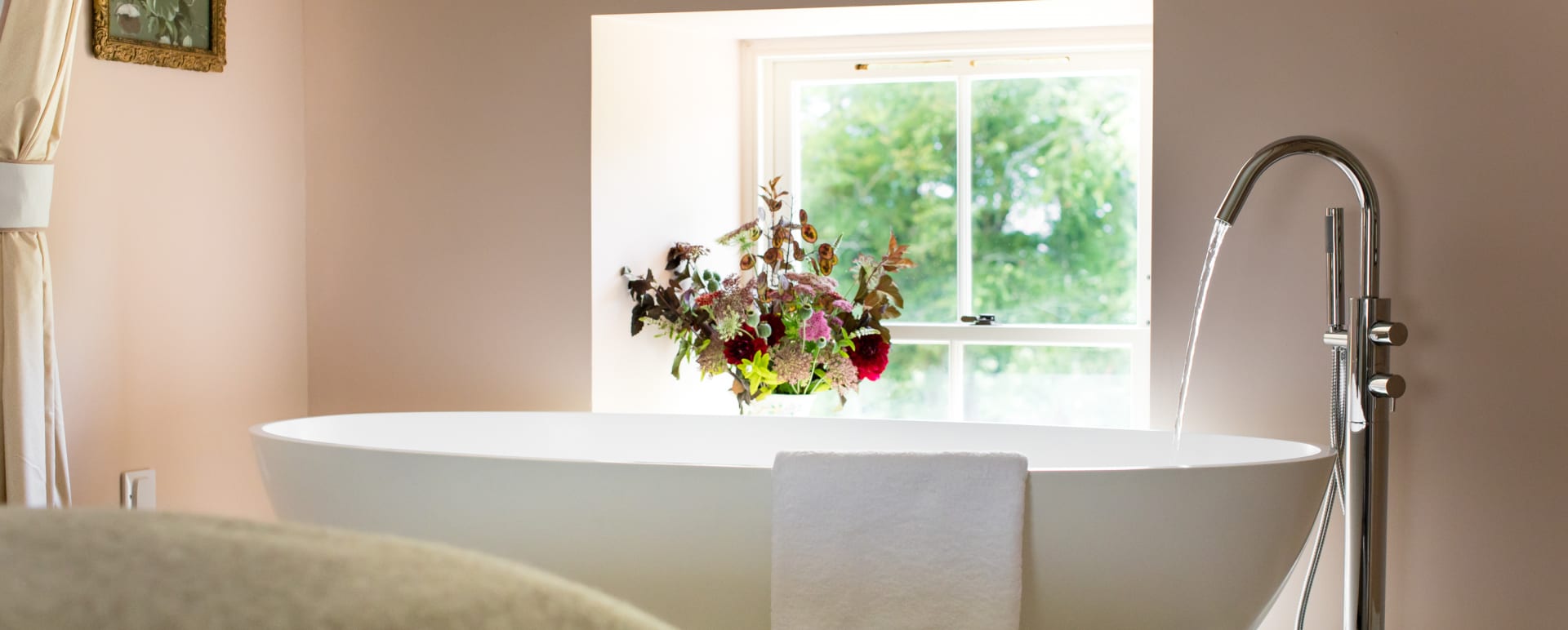 Bath tub deluxe two bedroom cottage 