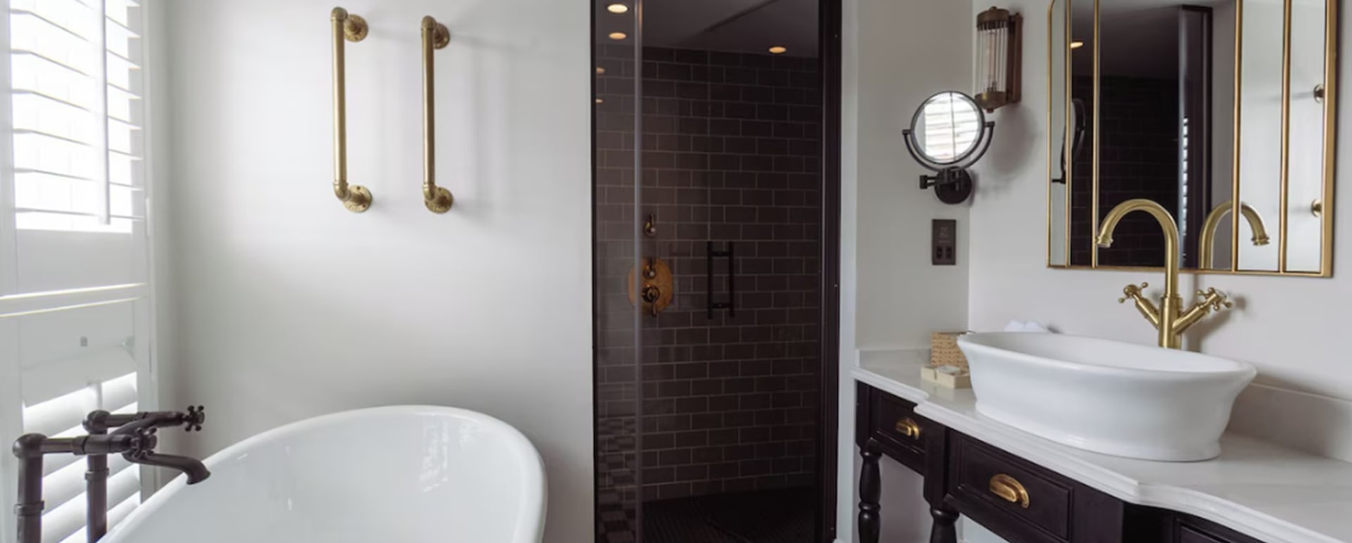 Deluxe Double bathroom 