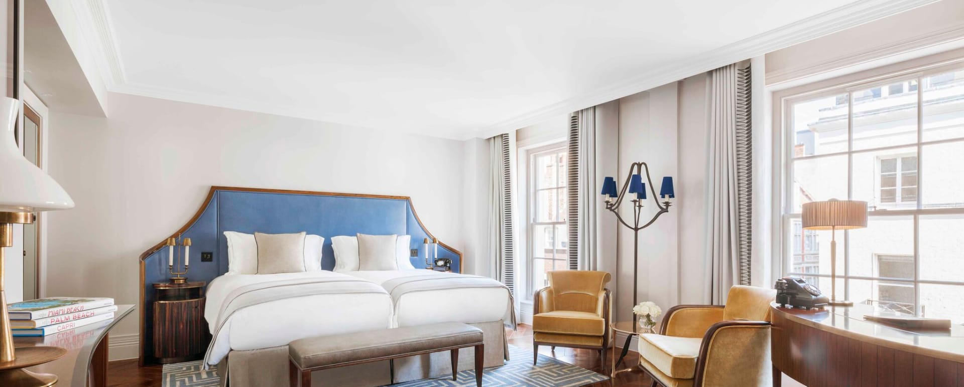 Deluxe King facing Dover Street 