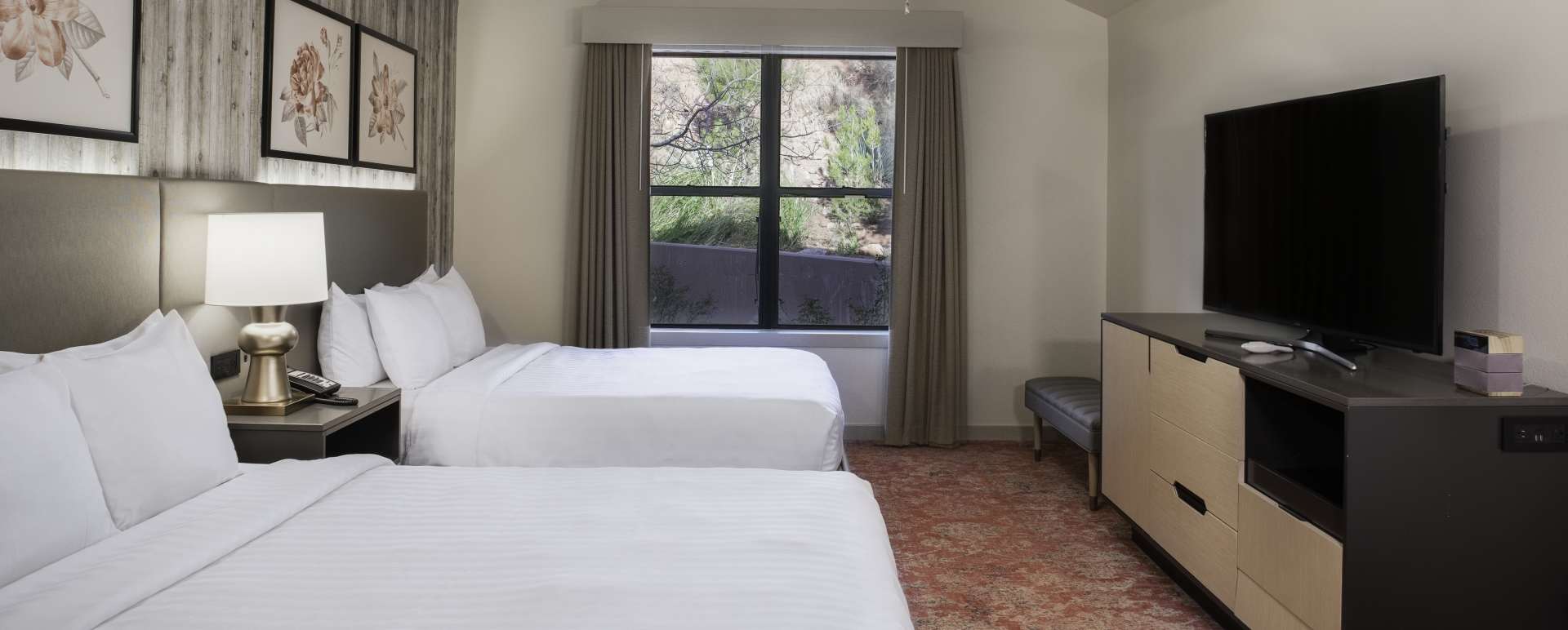 Double Queen Bedroom - Cliffrose Lodge 