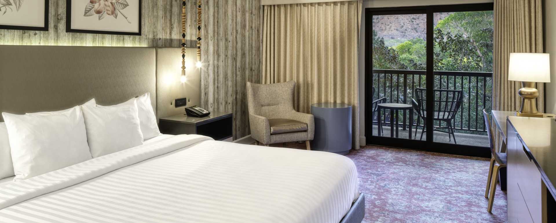 King Bedroom - Cliffrose Lodge 