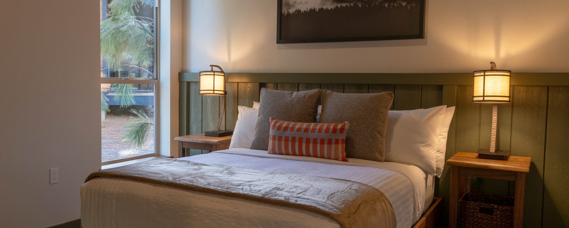 Queen Bedroom 