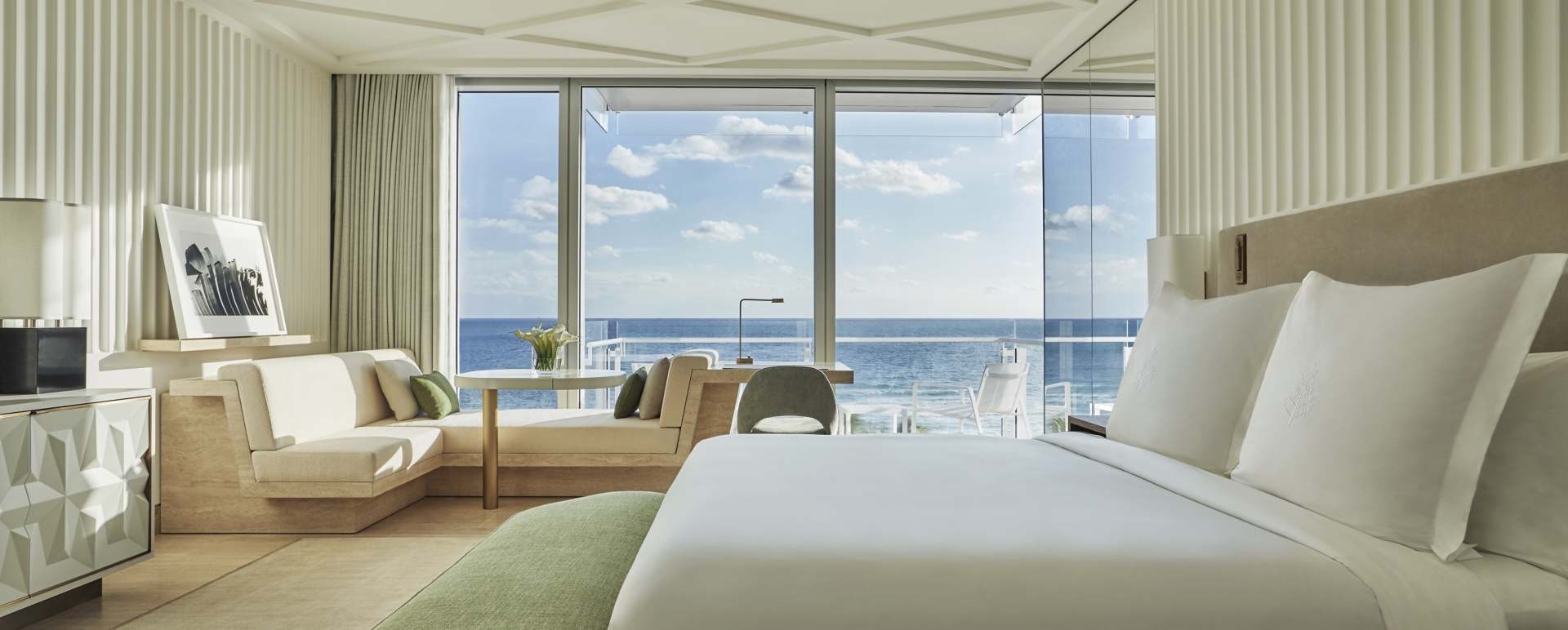 Guestroom - Four Seasons at the Surf Club