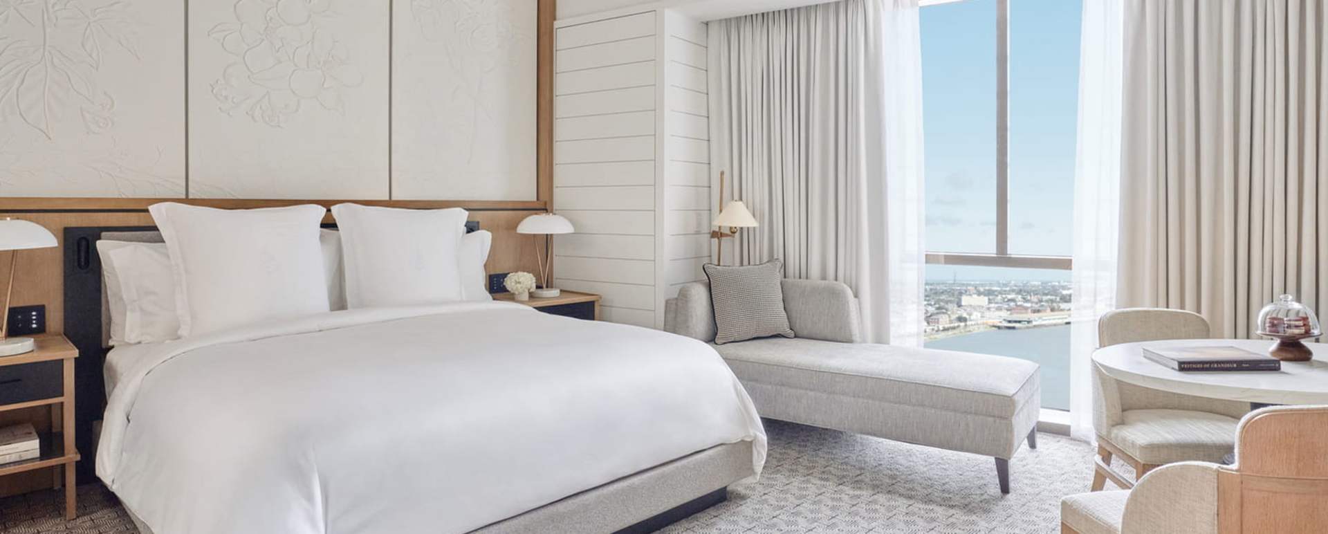 Deluxe River View Room - Four Seasons New Orleans  