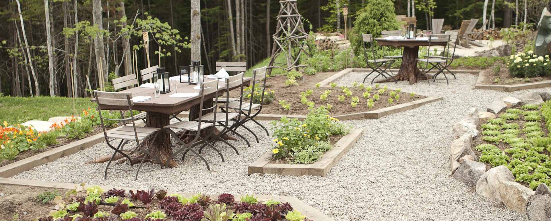 Earth outside dining - Hidden Pond