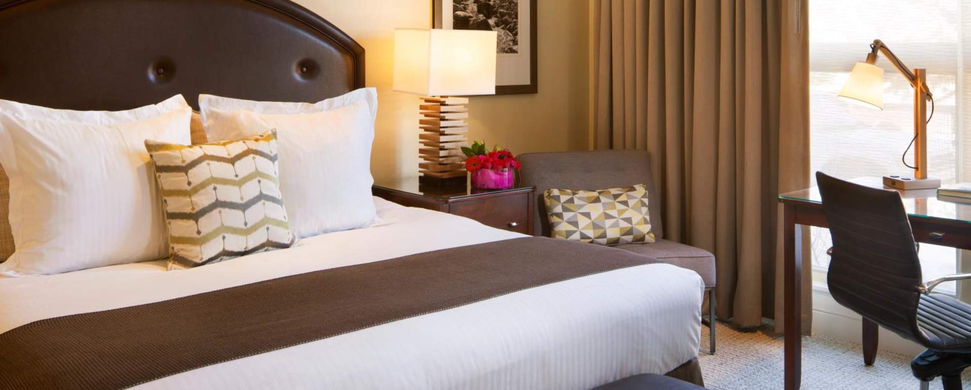 Atrium/Deluxe hotel room - Limelight Aspen