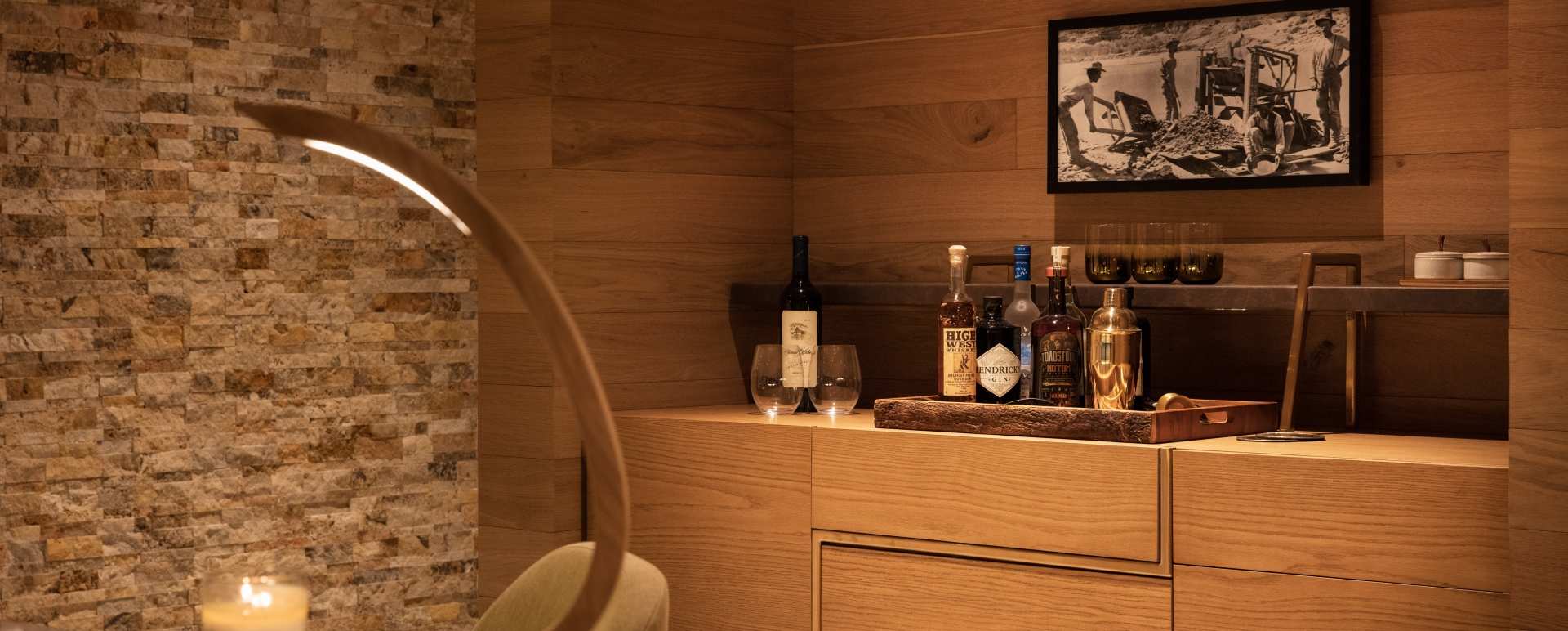 Earth Suite Bar