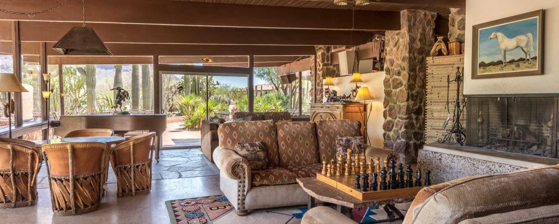 Lounge - White Stallion Ranch