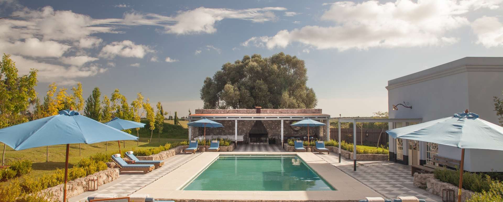 Pool and garden - Finca Narbona