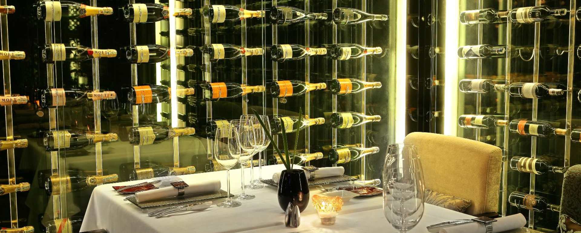 Elegant dining - Sofitel Metropole